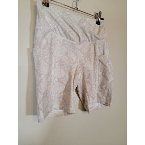 Sommer Ray Women's Crossover Waist Workout Shorts Reptile Print Beige Size Small - Picture 2 of 9
